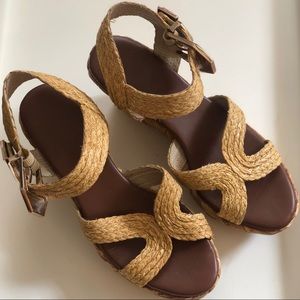 NWOB Matt Bernson natural wedge sandle